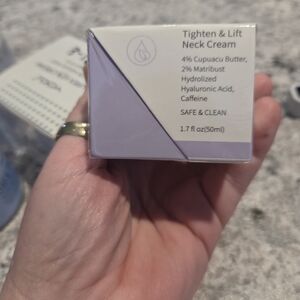 New Sealed In Box.Tighten & Lift Neck Cream